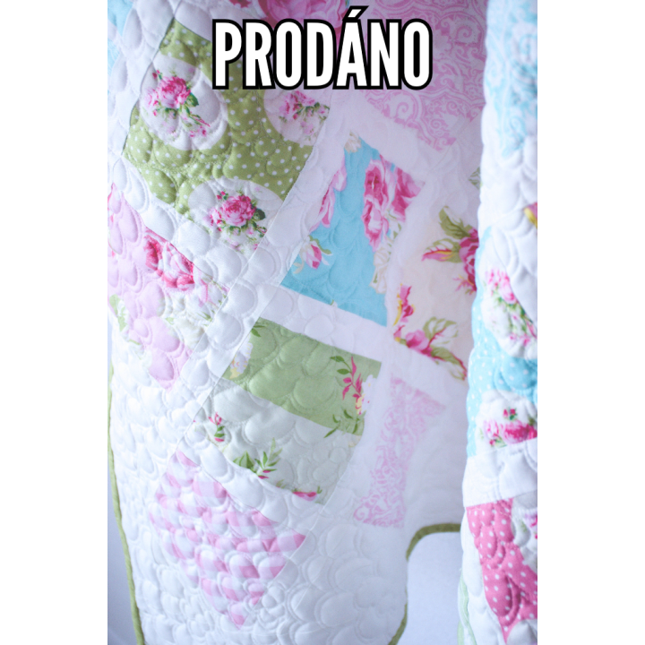 PRODÁNO - PATCHWORK DEKA DĚTSKÁ - ŠÍPKOVÁ RŮŽENKA  - 1
