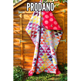 PRODÁNO- PATCHWORK DEKA - BAREVNÉ TROJÚHELNÍKY  - 1