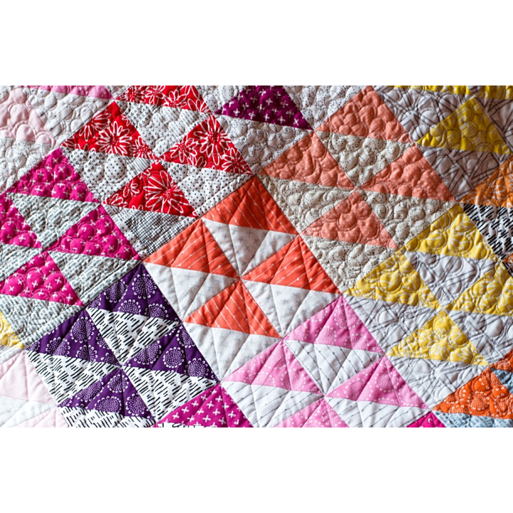 PRODÁNO- PATCHWORK DEKA - BAREVNÉ TROJÚHELNÍKY  - 4