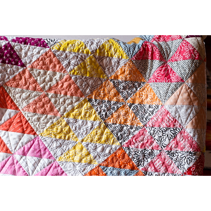 PRODÁNO- PATCHWORK DEKA - BAREVNÉ TROJÚHELNÍKY  - 6