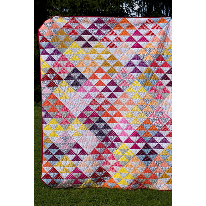 PRODÁNO- PATCHWORK DEKA - BAREVNÉ TROJÚHELNÍKY  - 7